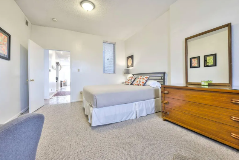 404 W 17th St - Photo 5 of 7