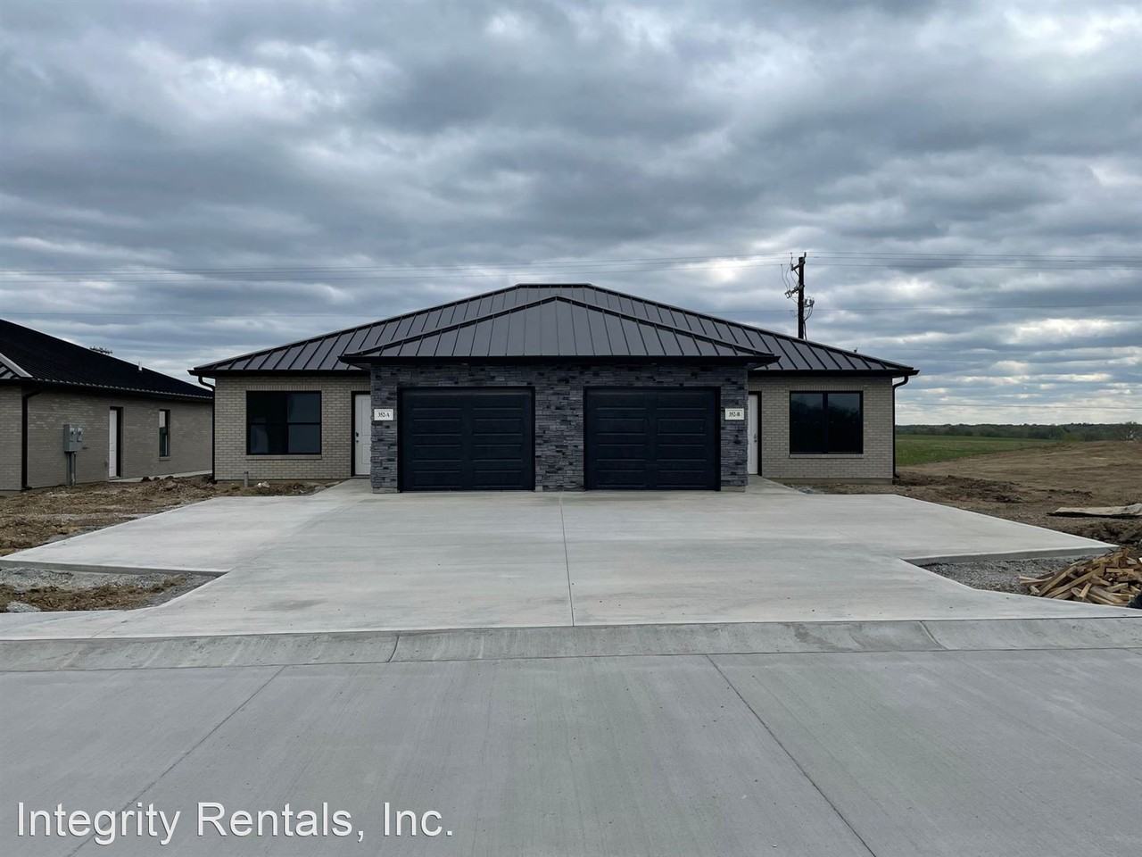 Bryson Lake Duplexes Apartments 357 Ne 95th Rd, Warrensburg, MO 64093