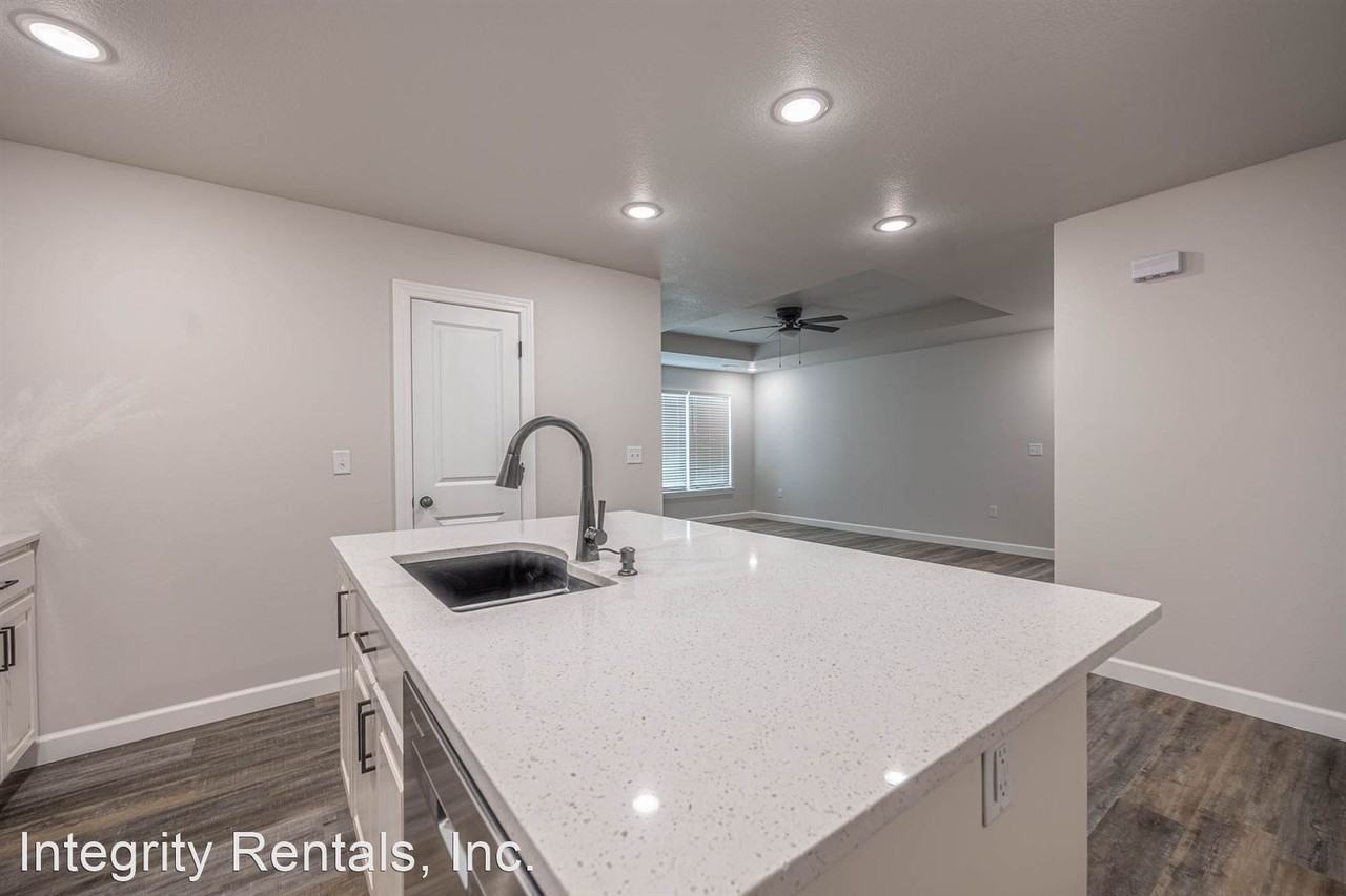 Bryson Lake Duplexes Apartments 357 Ne 95th Rd, Warrensburg, MO 64093