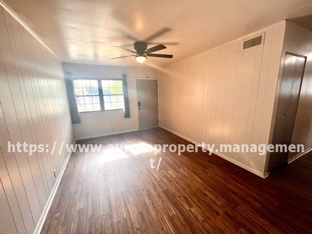 2314 S Poplar St - Photo 3 of 13