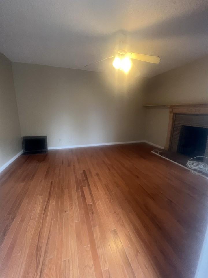 1100 W 39th Pl #1 - Photo 3 of 10