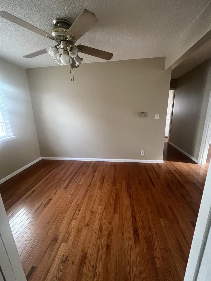 1100 W 39th Pl #1 - Photo 4 of 10