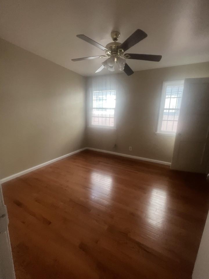 1100 W 39th Pl #1 - Photo 5 of 10