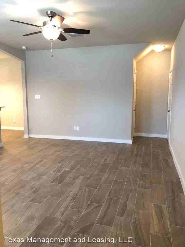 922 Skyview Dr - Photo 3 of 11