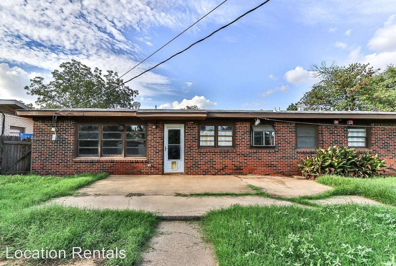 4911 44th St - Photo 3 of 19