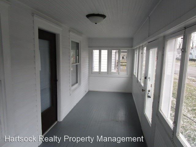 404 W Grand Ave - Photo 2 of 19