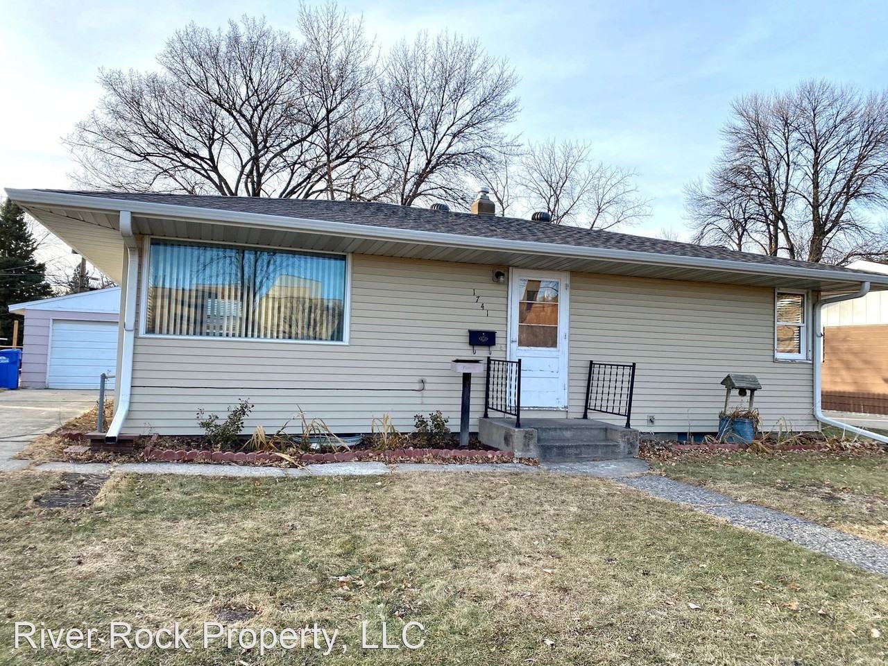 1741 13 1/2 St S - Photo 3 of 29