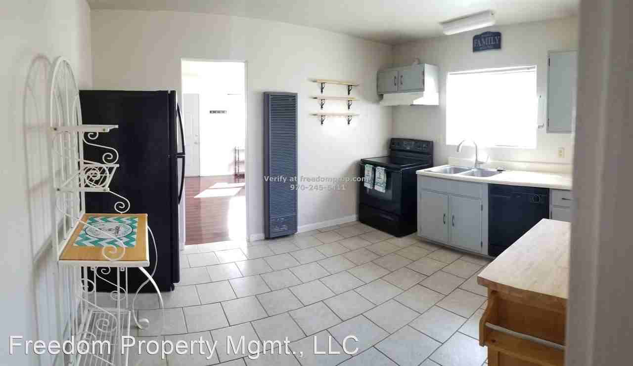 540 W Eighth St - Photo 3 of 10