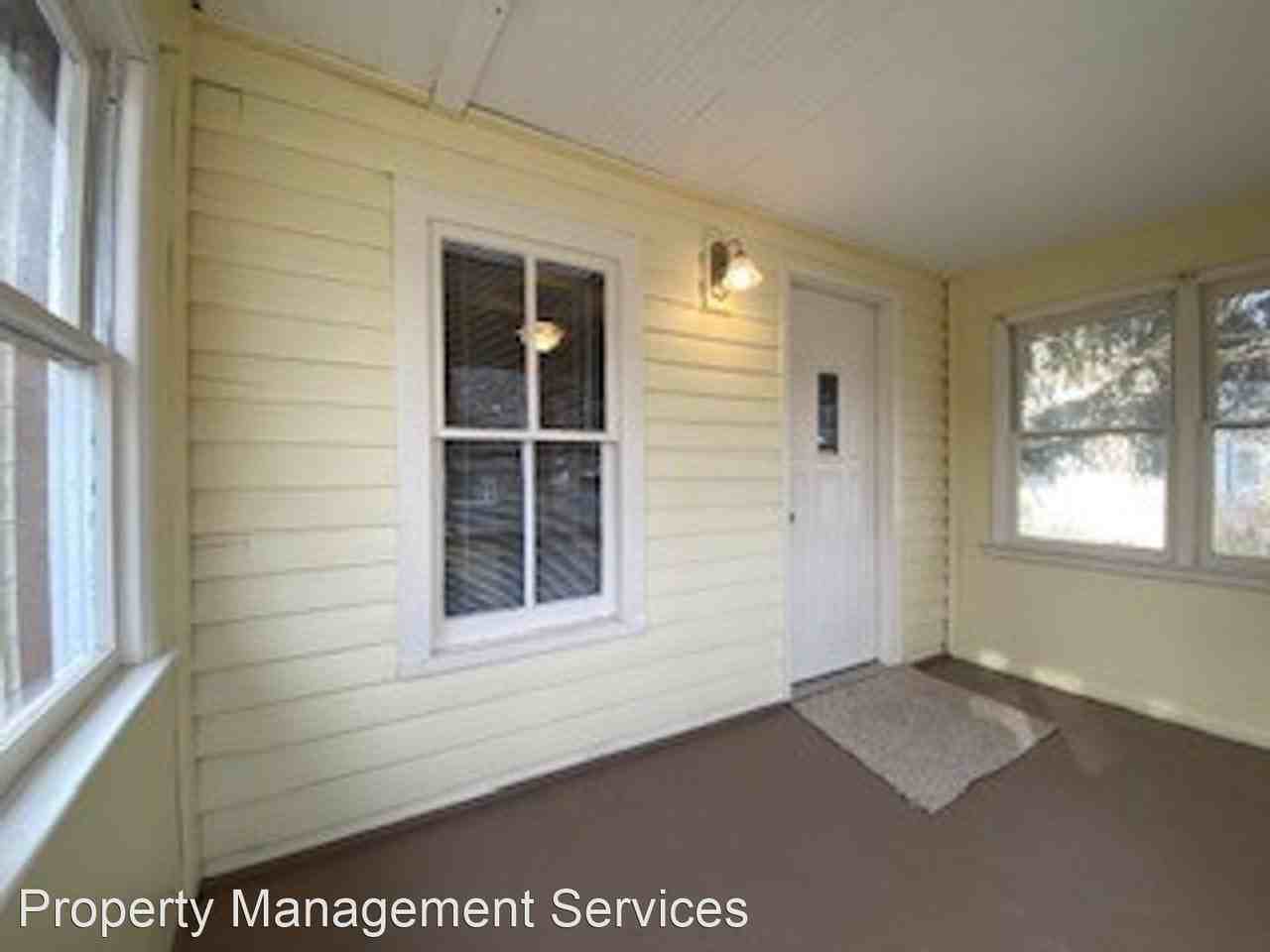 305 E Berry St - Photo 3 of 44