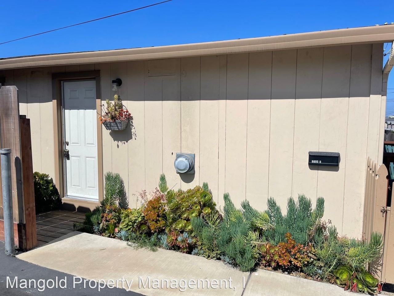 1168 Olympia Ave - Photo 2 of 9