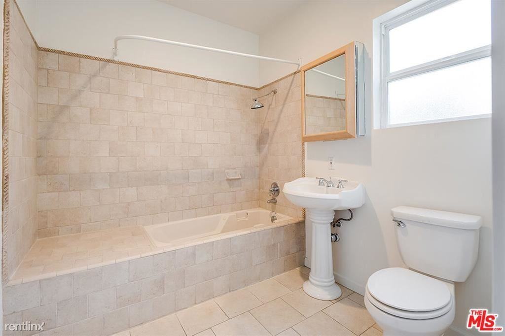 15242 La Maida St - Photo 2 of 8