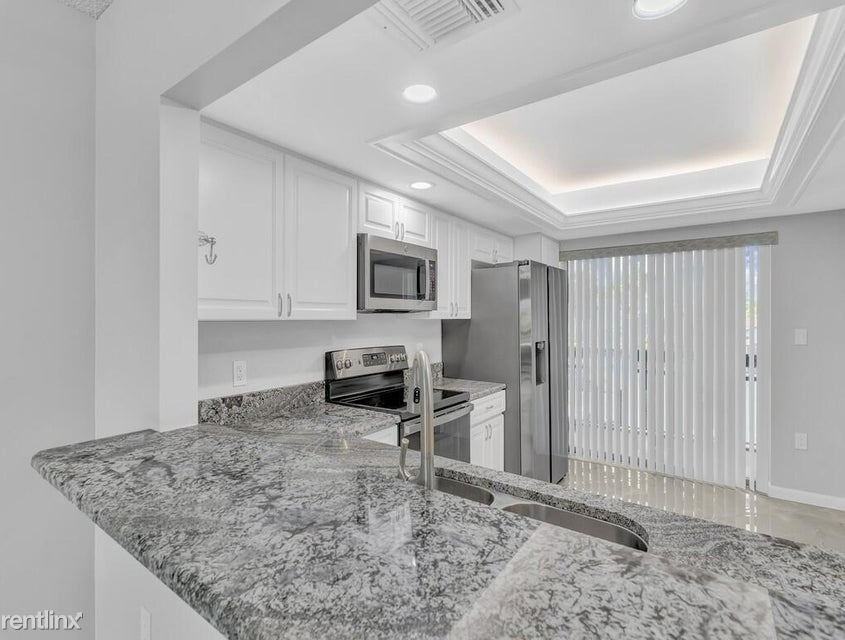 3200 Twin Lakes Ter #202 - Photo 3 of 11