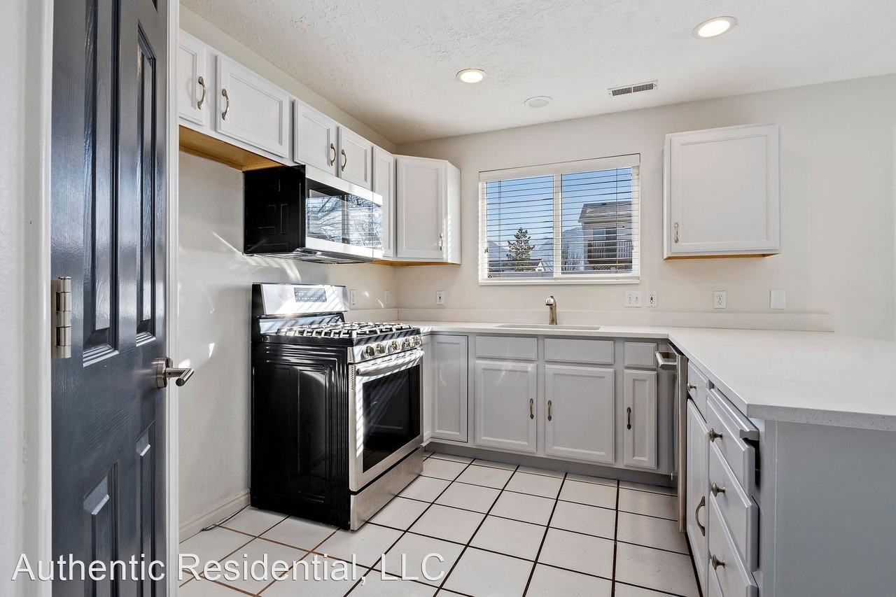 986 N 2820 W - Photo 2 of 12