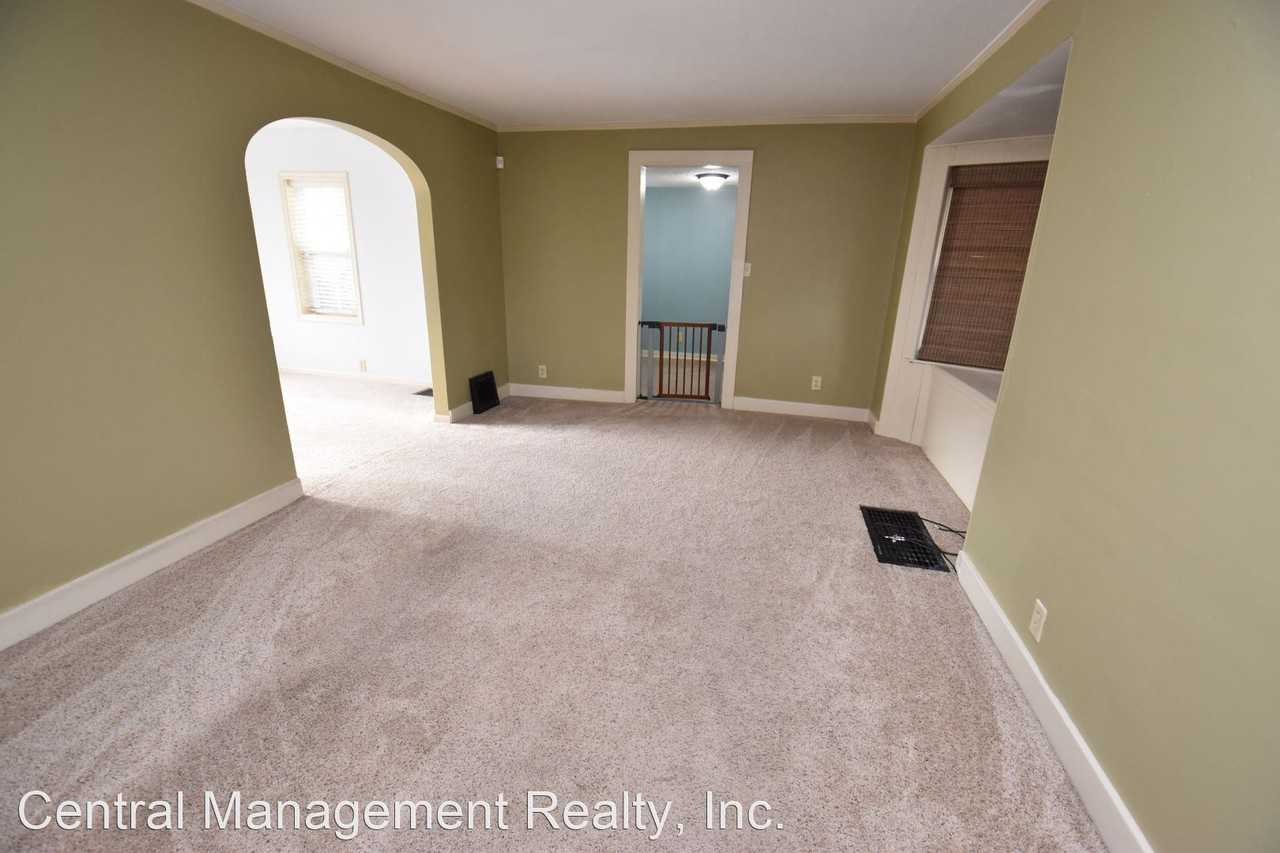 828 S 28th St - Photo 3 of 19