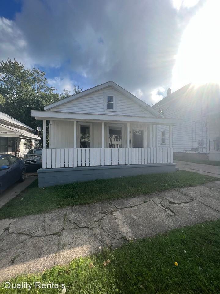 223 Wallace St - Photo 2 of 7