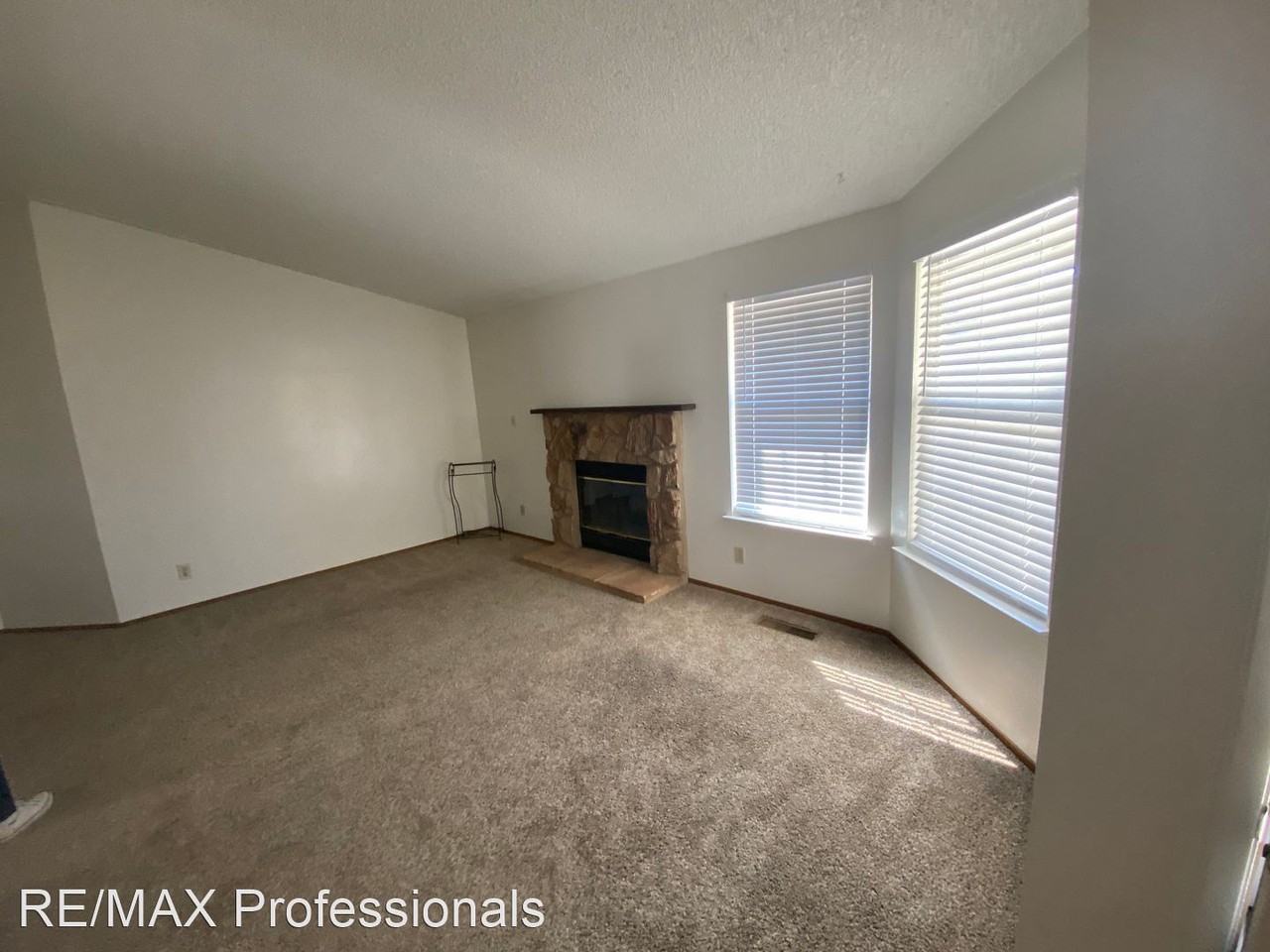 1182 Blue Lakes Rd - Photo 3 of 7