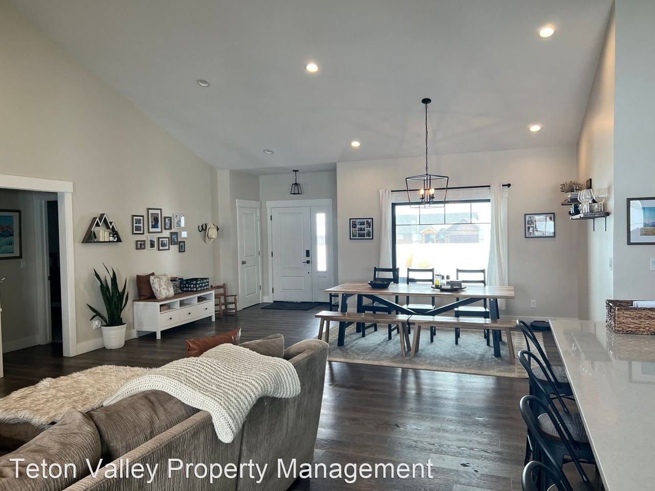 4981 Row Boat - Photo 2 of 19