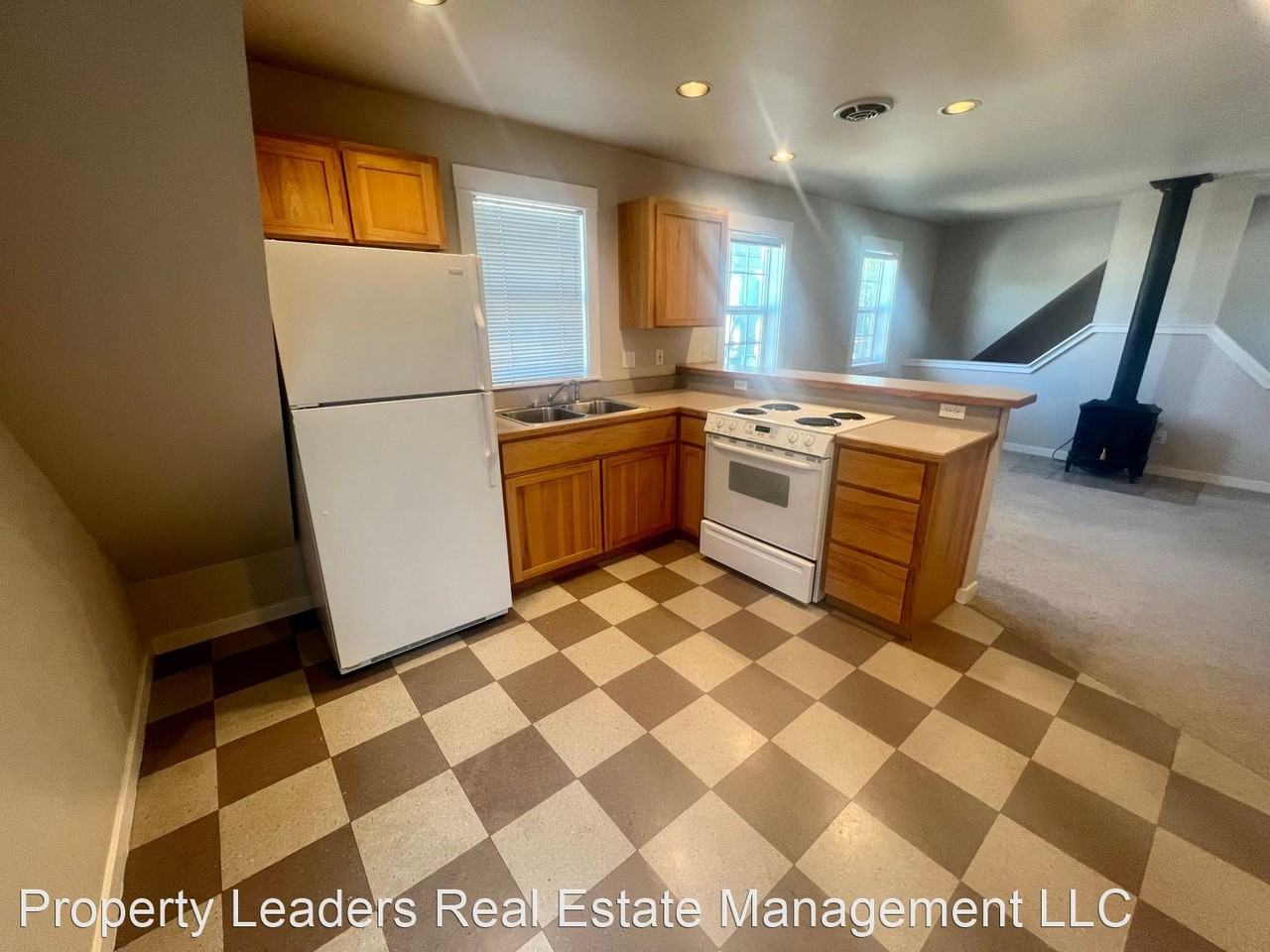 118 SE Roosevelt 1 & 2 - Photo 2 of 11