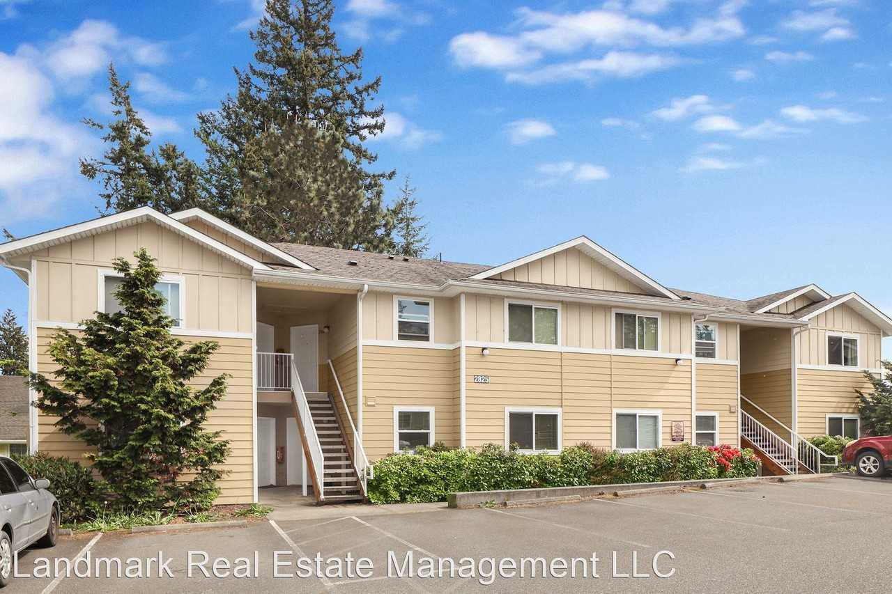 2823 2835 W Maplewood Avenue Apartments in Central Business District