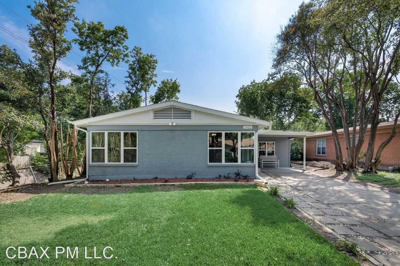 1912 Crest Ridge Dr - Photo 2 of 24