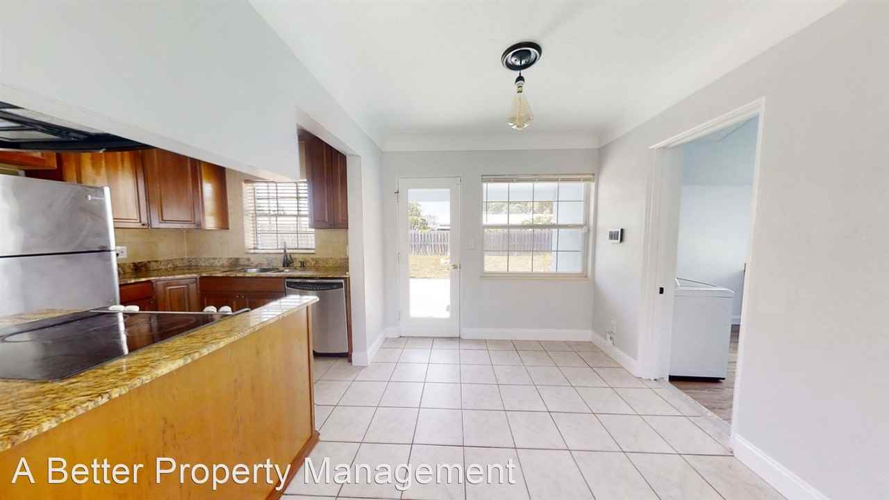 6427 17th Ave N - Photo 3 of 15