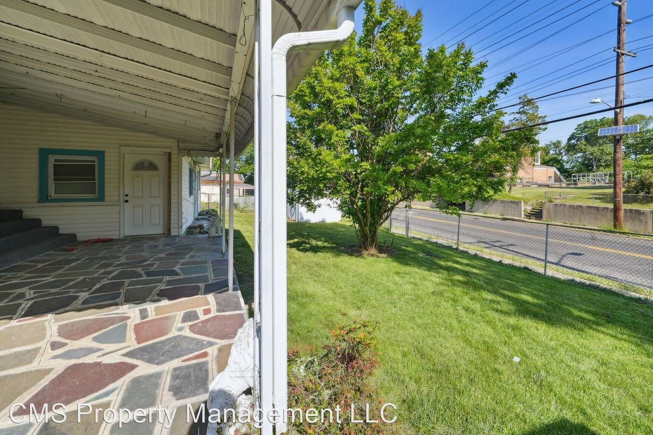 221 Miller Ave - Photo 3 of 20