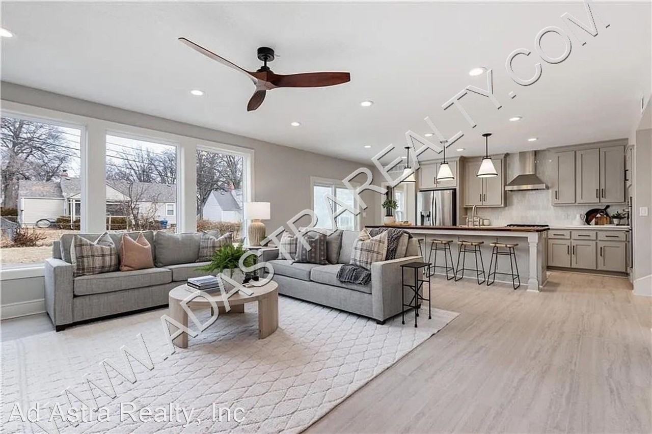 4512 W 69th Ter - Photo 2 of 50