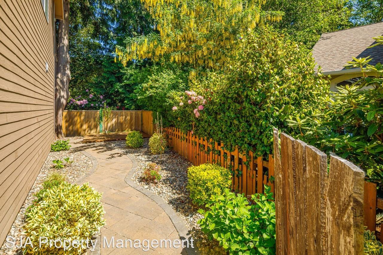 7858 Ne 148th St - Photo 2 of 26