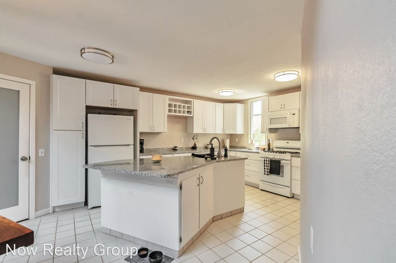 8665 Sw Chinook St - Photo 3 of 23