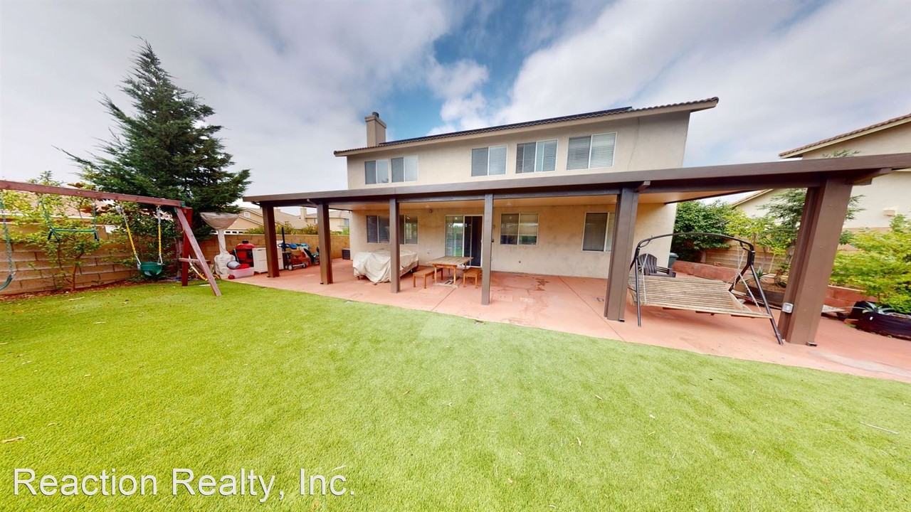 7085 Wyoming Ct - Photo 3 of 19