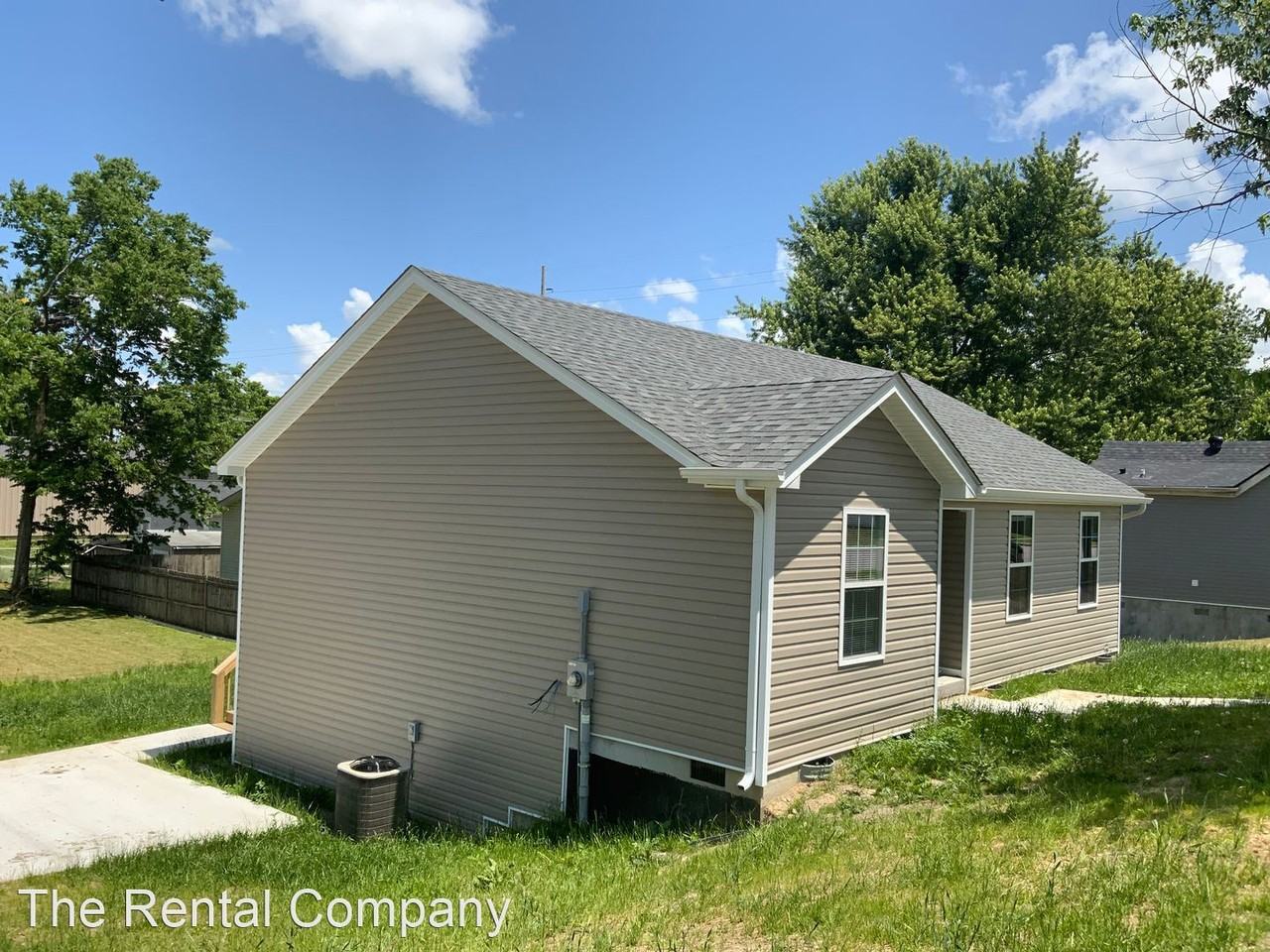 911 E Main St - Photo 3 of 18