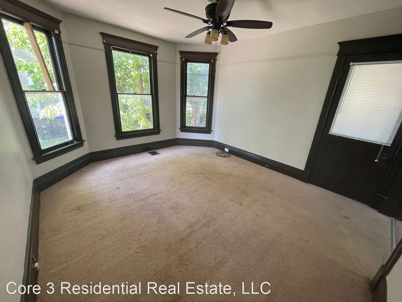 917 S Center St - Photo 3 of 14