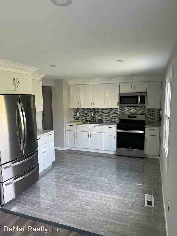 13 Camrose Dr - Photo 2 of 13