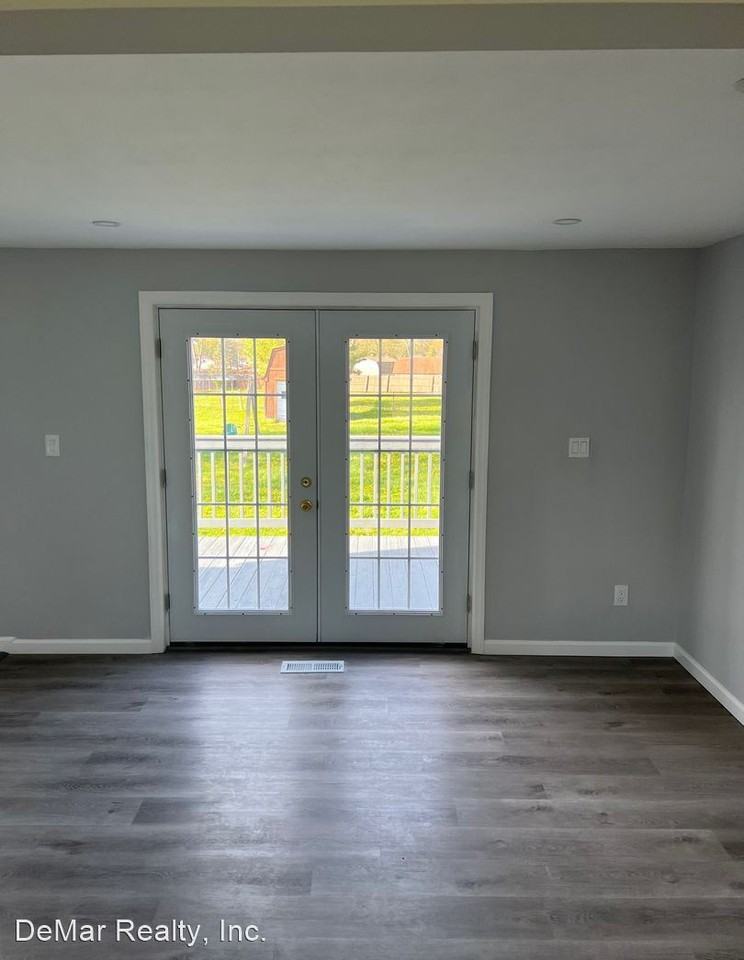 13 Camrose Dr - Photo 3 of 13