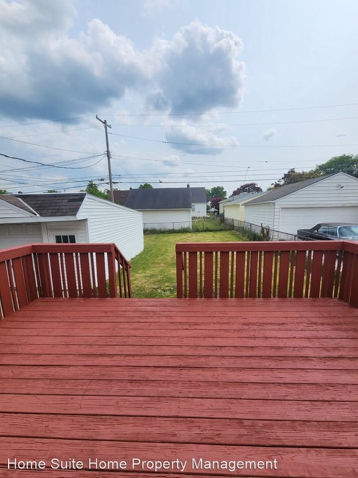 5619 Brownfield Dr - Photo 3 of 20