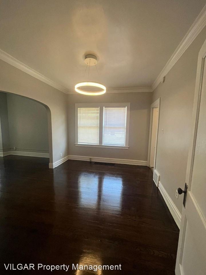 824 Pierce St - Photo 2 of 16