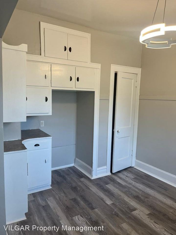 824 Pierce St - Photo 3 of 16