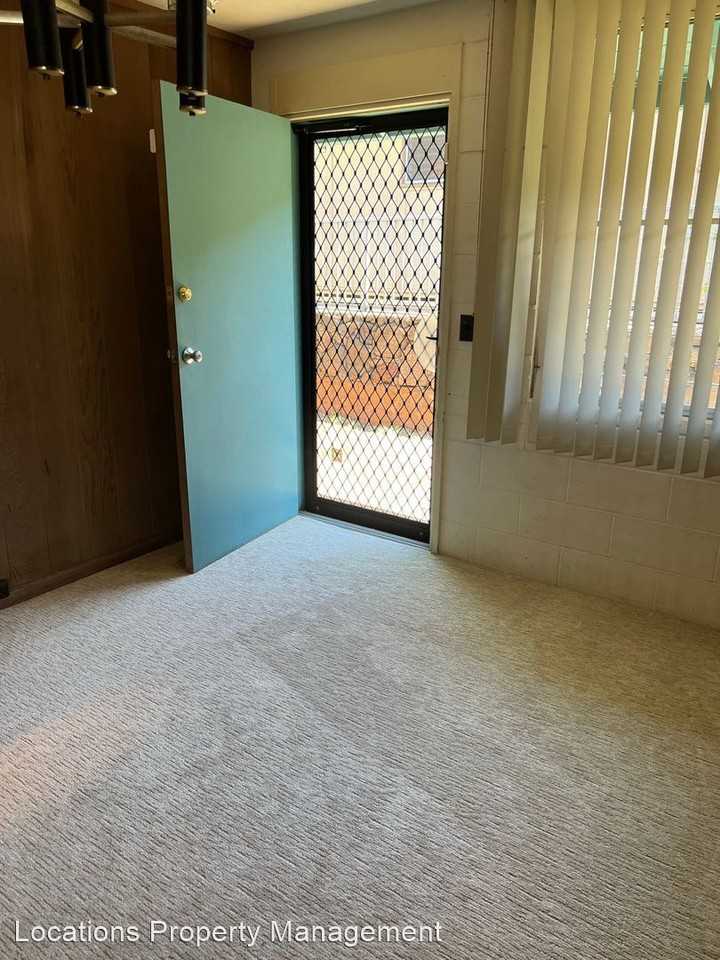 3228 Duval St - Photo 3 of 21