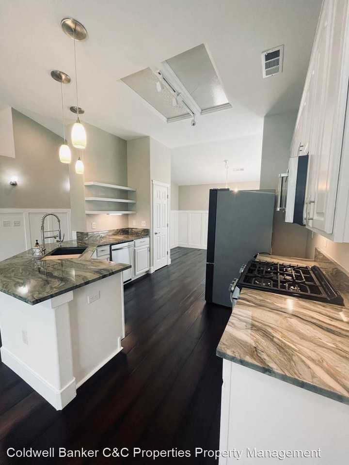 1263 Snowcap Trl - Photo 2 of 10
