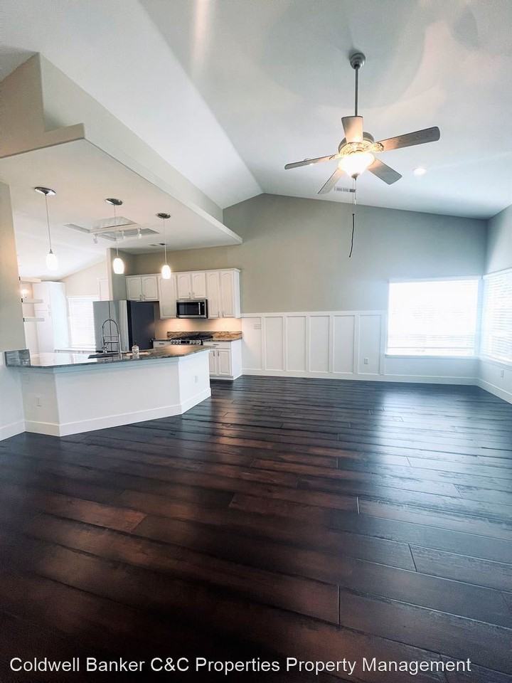 1263 Snowcap Trl - Photo 3 of 10