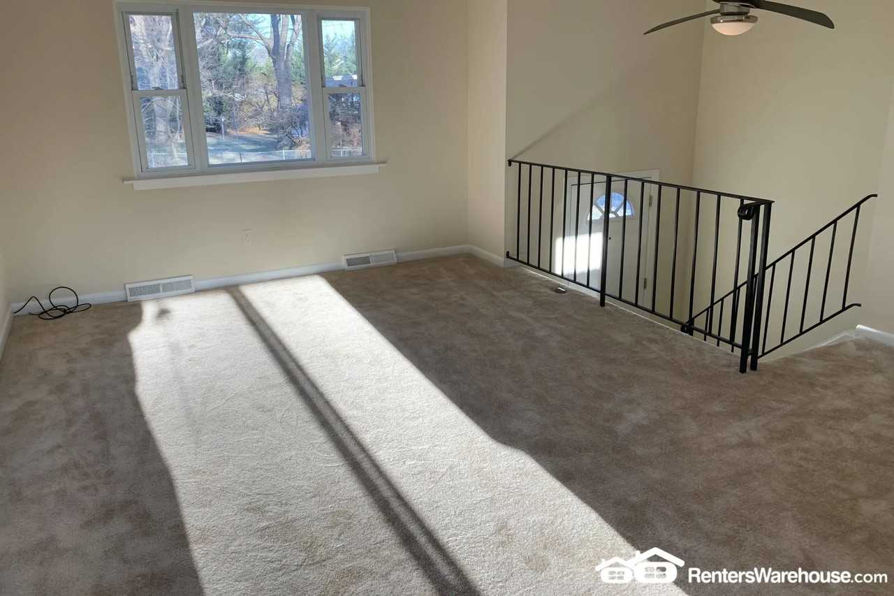 105 Forestdale Ave - Photo 3 of 8