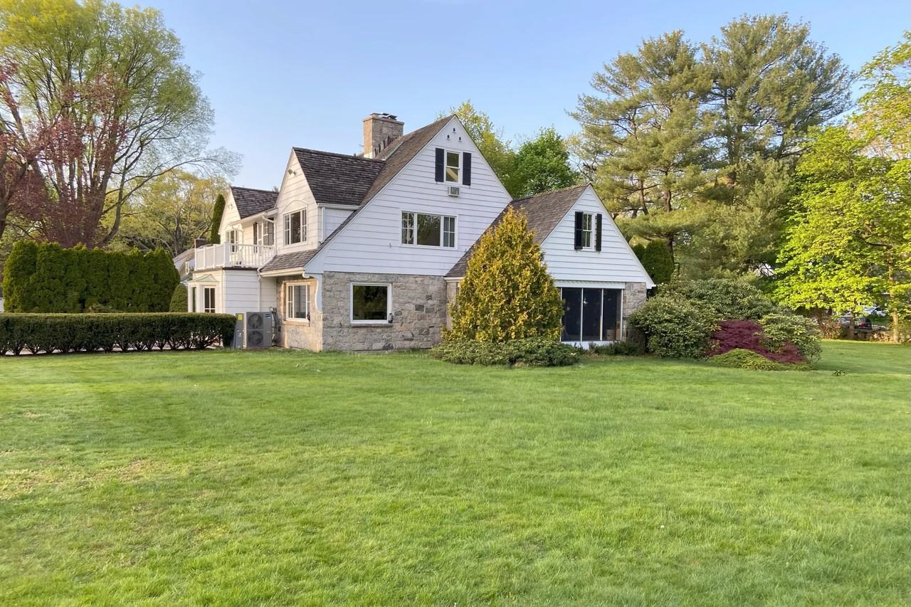 18 Lincoln Ave - Photo 2 of 15