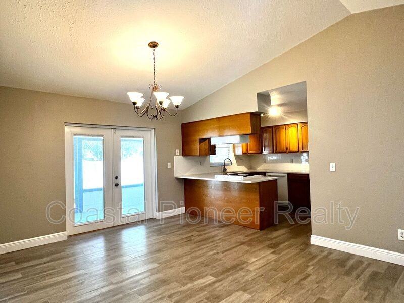 1410 Shady Lane Dr - Photo 4 of 22
