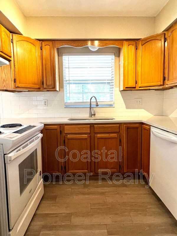 1410 Shady Lane Dr - Photo 6 of 22