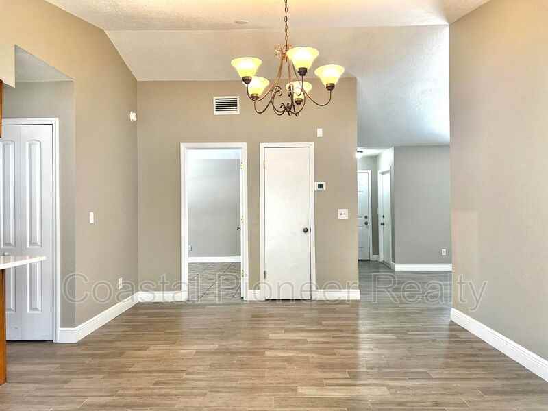 1410 Shady Lane Dr - Photo 7 of 22