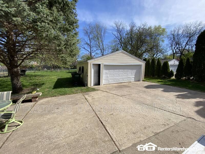 7115 Forest Ct - Photo 2 of 14