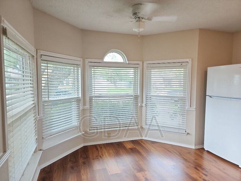 16915 Village Oak Loop - Photo 2 of 16