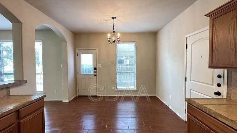 128 S Holly St - Photo 3 of 18