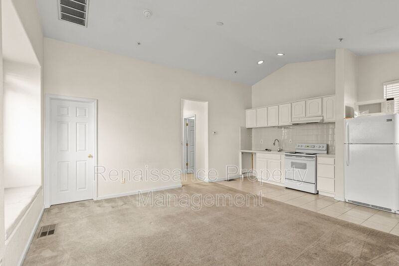 82 Lexington St #B - Photo 2 of 10