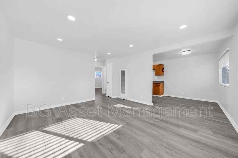 359 S 29th St - Photo 2 of 16